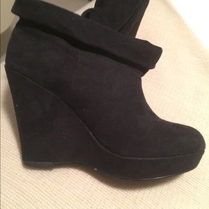 Kelsi Dagger black suede booties!